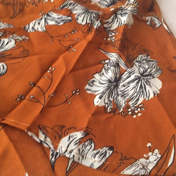 Off the shoulder floral dress 🍂🍁🍁🔥🔥 - Picture 5 of 7